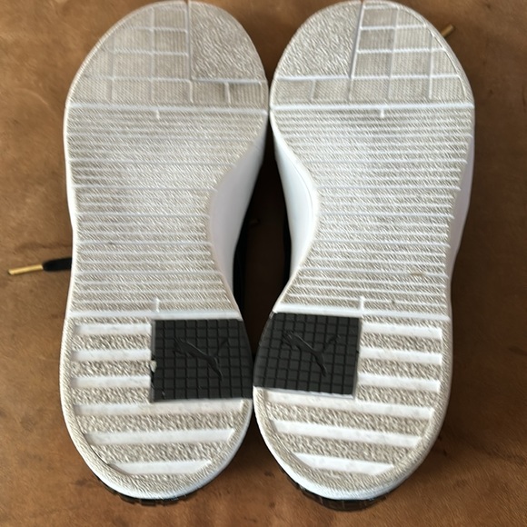 Puma black leather shoes women’s  size 11 - Picture 4 of 4